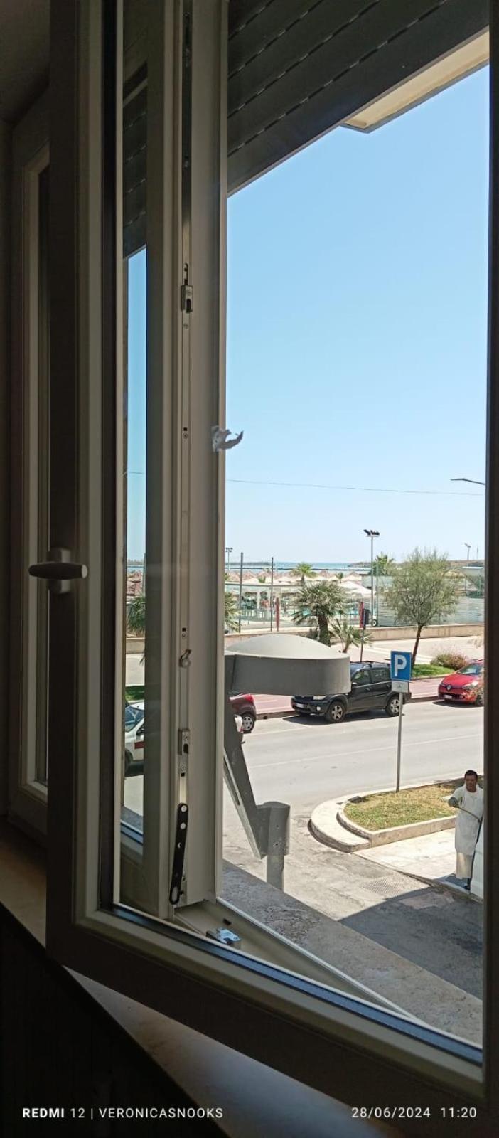 Love House - Apartment On The Beach Pescara Exterior photo